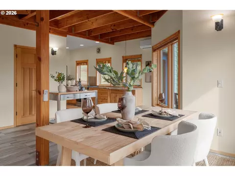 Dining - 87121 Kellmore St, Eugene, OR 97402 photo 3 of 4