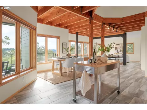 Dining - 87121 Kellmore St, Eugene, OR 97402 photo 1 of 4