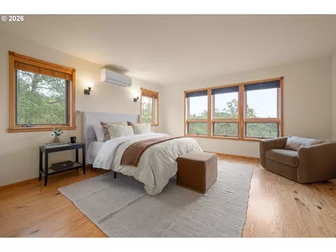 Bedroom - 87121 Kellmore St, Eugene, OR 97402 photo 4 of 6