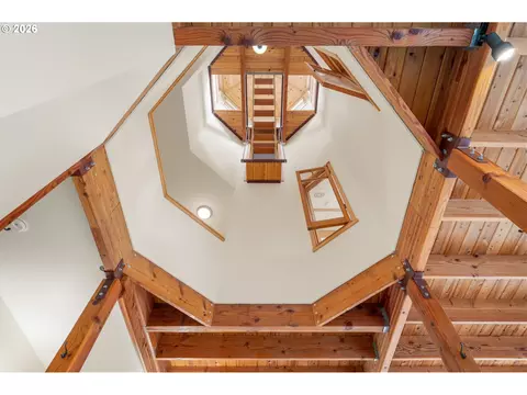 Entry Way - 87121 Kellmore St, Eugene, OR 97402 photo 2 of 3