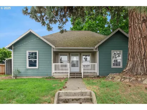 207 S Swiegle Ave, Molalla, OR 97038