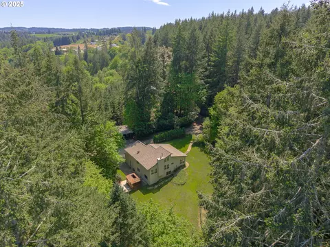 27701 SW Strawberry Hill Dr, Hillsboro, OR 97123