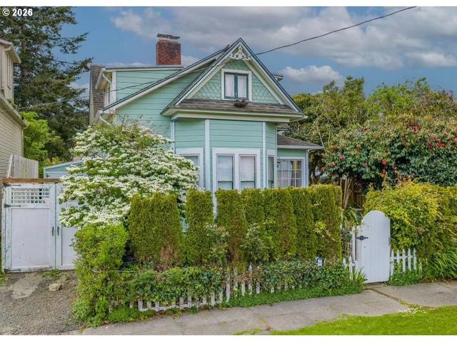 567 S 6th St, Coos Bay, OR 97420