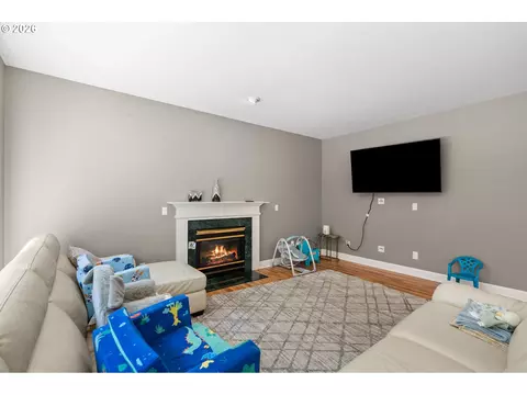 Living - 4000 SW 30th Dr, Gresham, OR 97080 photo 5 of 7