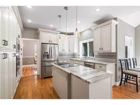 Kitchen - 4000 SW 30th Dr, Gresham, OR 97080 photo 2 of 5