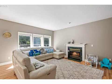 Living - 4000 SW 30th Dr, Gresham, OR 97080 photo 3 of 7