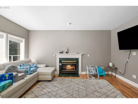 Living - 4000 SW 30th Dr, Gresham, OR 97080 photo 4 of 7