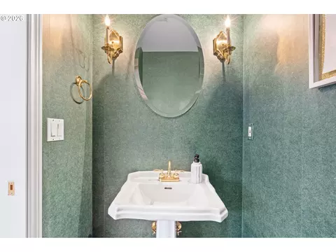 Bath - 4000 SW 30th Dr, Gresham, OR 97080 photo 1 of 1