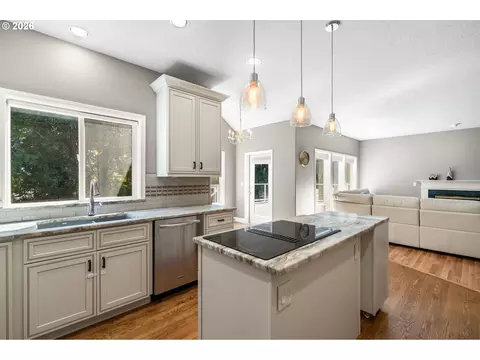 Kitchen - 4000 SW 30th Dr, Gresham, OR 97080 photo 1 of 5