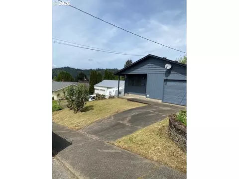 1125 Maple St, Myrtle Point, OR 97458
