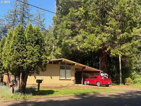 1695 N 17th St, Coos Bay, OR 97420