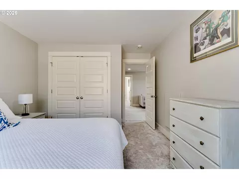 Bedroom - 3492 Whisper Ln, Eugene, OR 97401 photo 4 of 6
