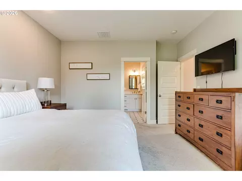 Bedroom - 3492 Whisper Ln, Eugene, OR 97401 photo 2 of 6