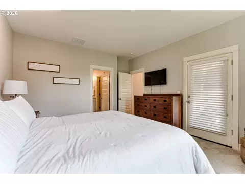 Bedroom - 3492 Whisper Ln, Eugene, OR 97401 photo 1 of 6
