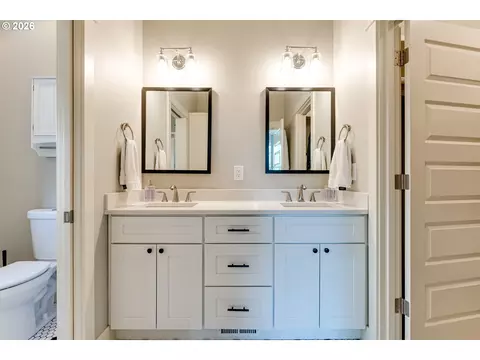 Bath - 3492 Whisper Ln, Eugene, OR 97401 photo 1 of 3
