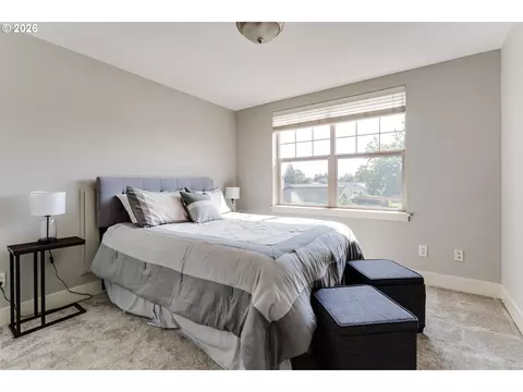 Bedroom - 3492 Whisper Ln, Eugene, OR 97401 photo 5 of 6