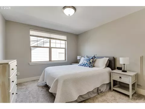 Bedroom - 3492 Whisper Ln, Eugene, OR 97401 photo 3 of 6