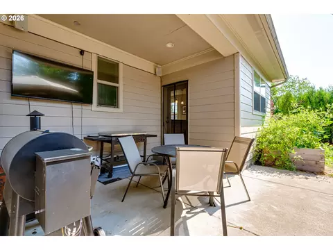 Exterior - 3492 Whisper Ln, Eugene, OR 97401 photo 3 of 6