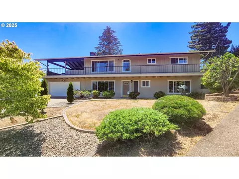 1893 NW Moore Ave, Roseburg, OR 97471