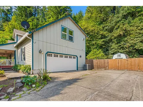 Exterior - 620 S 67th St, Springfield, OR 97478 photo 2 of 11