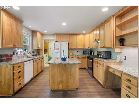 Kitchen - 620 S 67th St, Springfield, OR 97478 photo 4 of 4