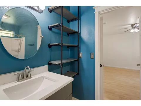 Bath - 620 S 67th St, Springfield, OR 97478 photo 6 of 6