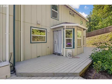 Exterior - 620 S 67th St, Springfield, OR 97478 photo 10 of 11