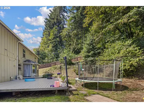 Exterior - 620 S 67th St, Springfield, OR 97478 photo 8 of 11