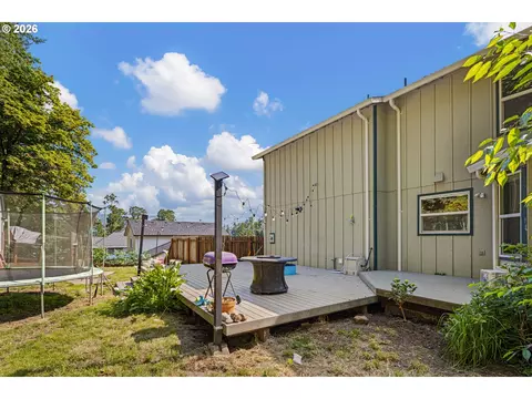 Exterior - 620 S 67th St, Springfield, OR 97478 photo 7 of 11