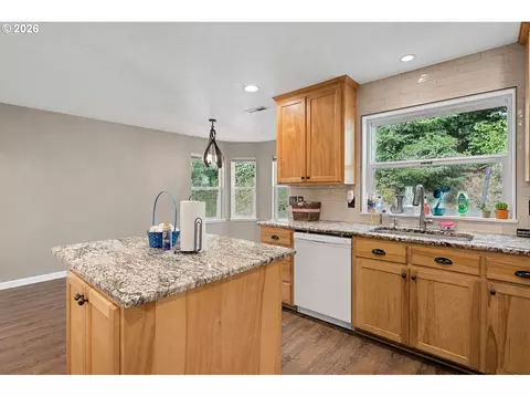 Kitchen - 620 S 67th St, Springfield, OR 97478 photo 2 of 4