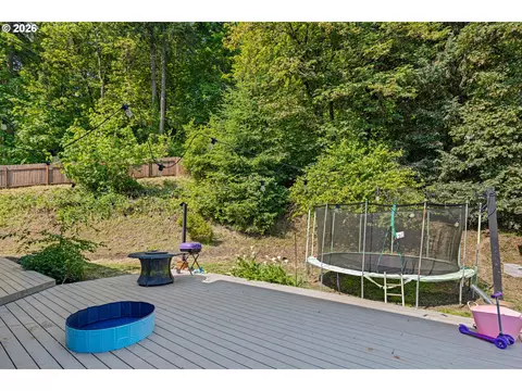Exterior - 620 S 67th St, Springfield, OR 97478 photo 9 of 11