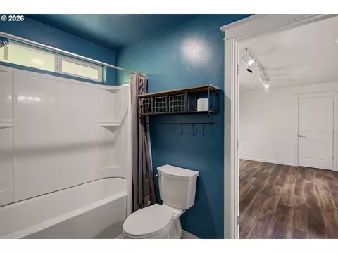 Bath - 620 S 67th St, Springfield, OR 97478 photo 5 of 6