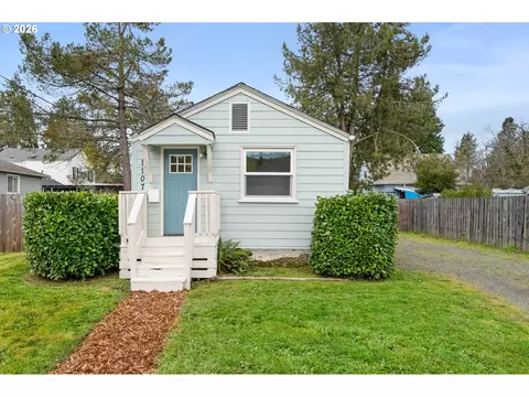 1107 S 7th St, Cottage Grove, OR 97424