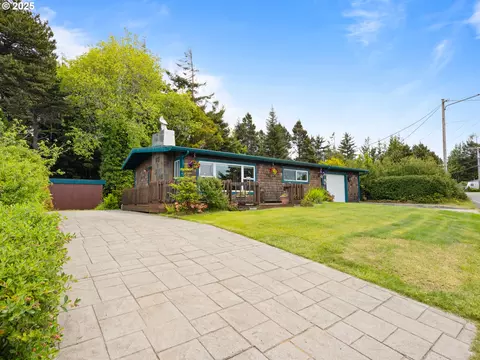 435 S Crestline Dr, Waldport, OR 97394