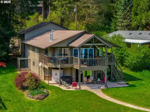 71472 Northshore Dr, Clatskanie, OR 97016