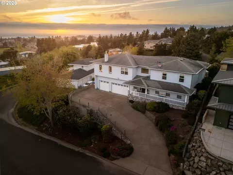 1015 NE 7th Dr, Newport, OR 97365
