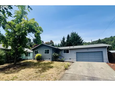 1636 Kendall St, Roseburg, OR 97471