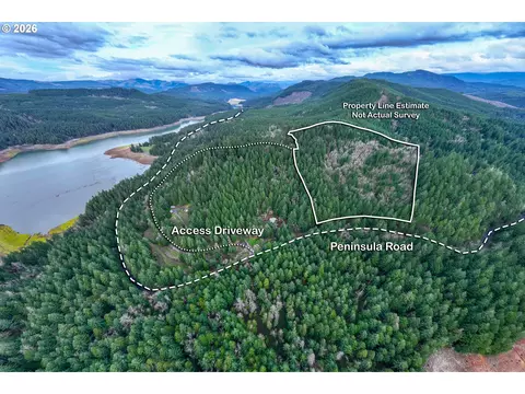 83715 Peninsula Rd, Fall Creek, OR 97438