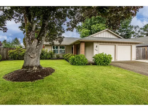 2677 Chad Dr, Eugene, OR 97408