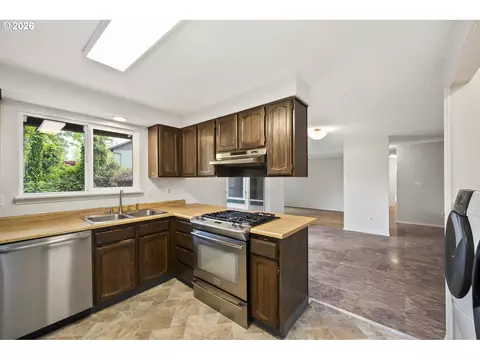 Kitchen - 2794 NE 15th St, Gresham, OR 97030 photo 3 of 3
