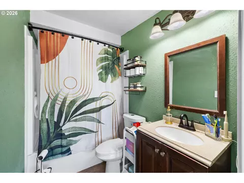 Bath - 170 NE Robin Way, Gresham, OR 97030 photo 2 of 4