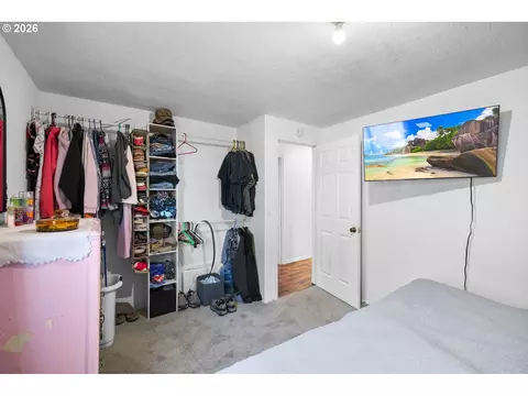 Bedroom - 170 NE Robin Way, Gresham, OR 97030 photo 6 of 7