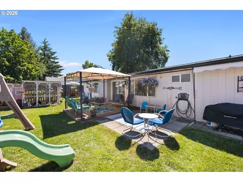 Exterior - 170 NE Robin Way, Gresham, OR 97030 photo 8 of 12