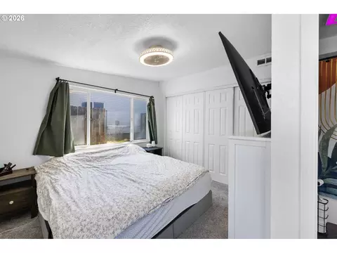 Bedroom - 170 NE Robin Way, Gresham, OR 97030 photo 1 of 7
