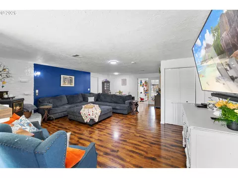Living - 170 NE Robin Way, Gresham, OR 97030 photo 1 of 3