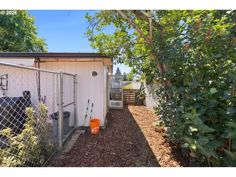 Exterior - 170 NE Robin Way, Gresham, OR 97030 photo 11 of 12