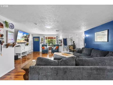 Living - 170 NE Robin Way, Gresham, OR 97030 photo 3 of 3