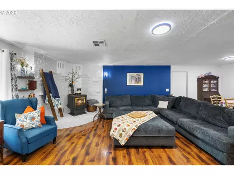 Living - 170 NE Robin Way, Gresham, OR 97030 photo 2 of 3