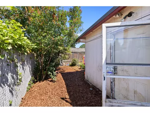 Exterior - 170 NE Robin Way, Gresham, OR 97030 photo 12 of 12