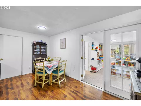 Dining - 170 NE Robin Way, Gresham, OR 97030 photo 1 of 1
